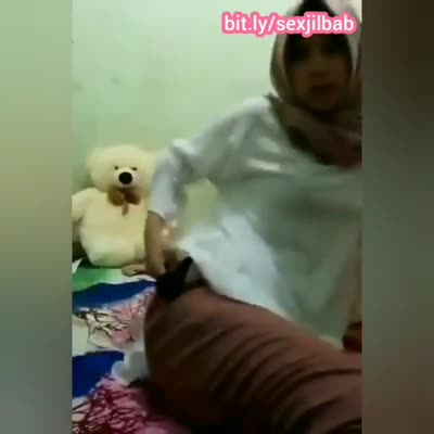 Cewek Jilbab Sange Colmek