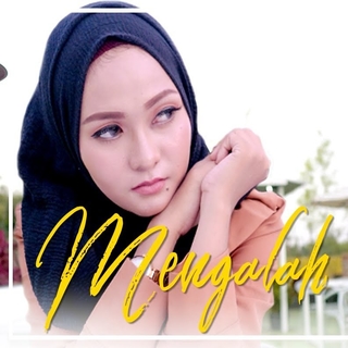 Nazia Marwiana - Mengalah