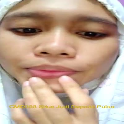 Dewi Hijab Sange Masturbasi di Kamar